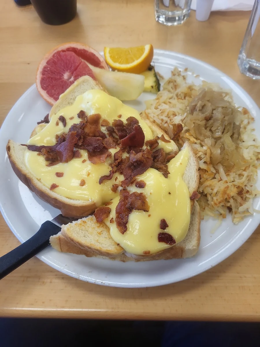 Bénédictine Sur Grilled Cheese, Tutti Frutti déjeuner et diner