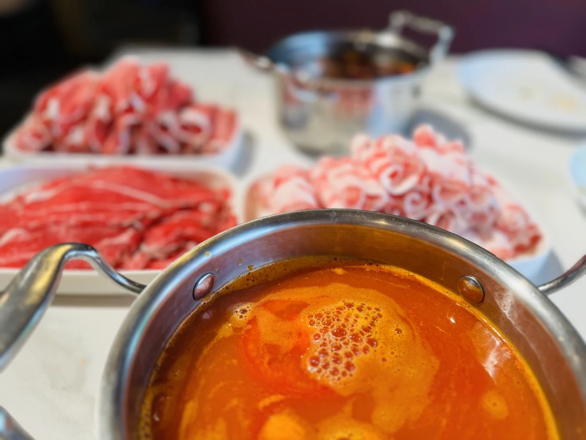 Spicy Sichuan Hot Pot, Signature Palace Restaurant Chinese food 中餐&汇鼎轩 火锅店 hot pot