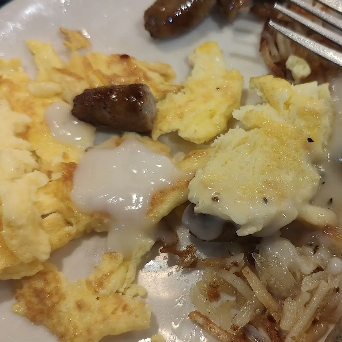 Scrambled Eggs Hash Browns N Gravy 2 Sausage Links