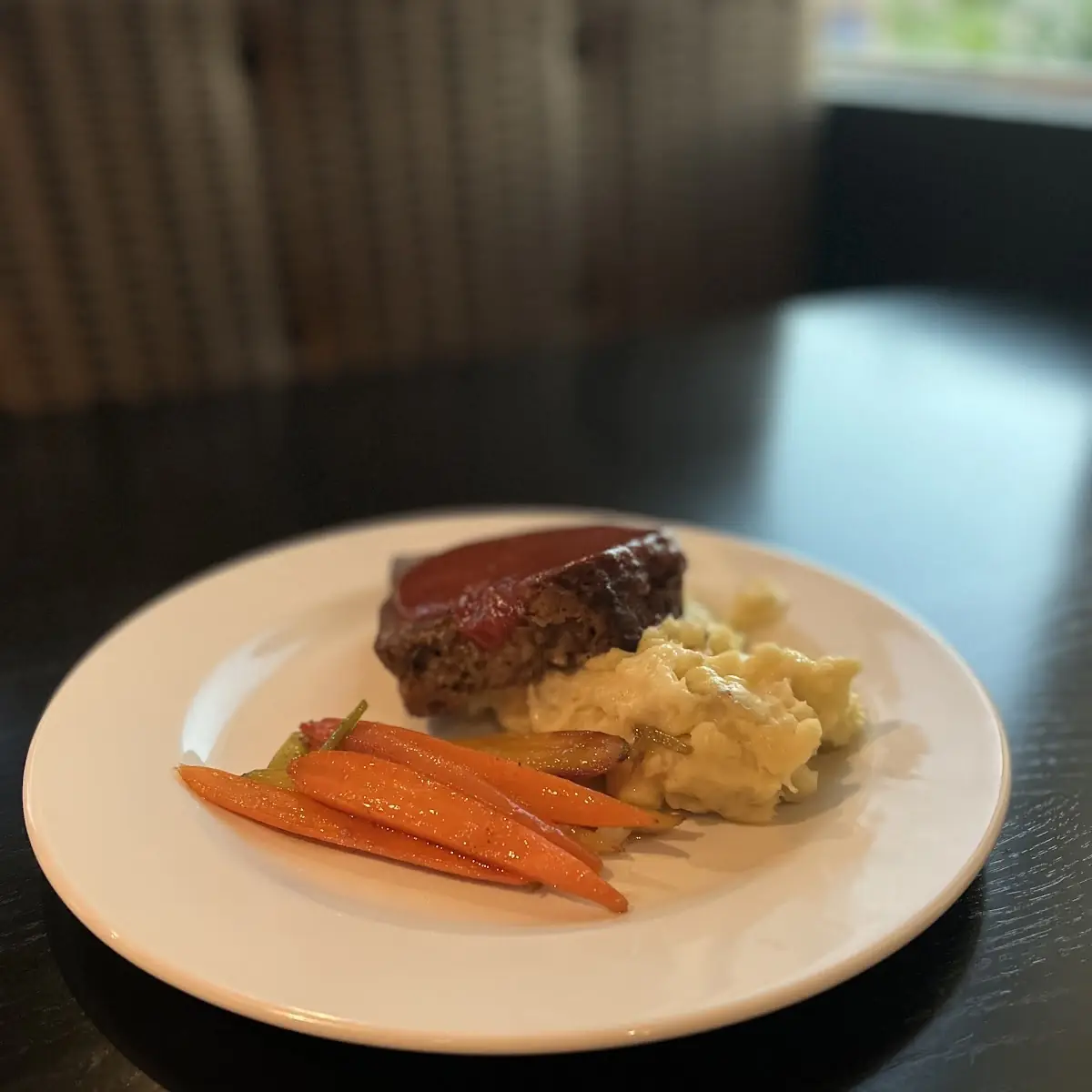 Meatloaf with Mashed Potatoes and Carrots
