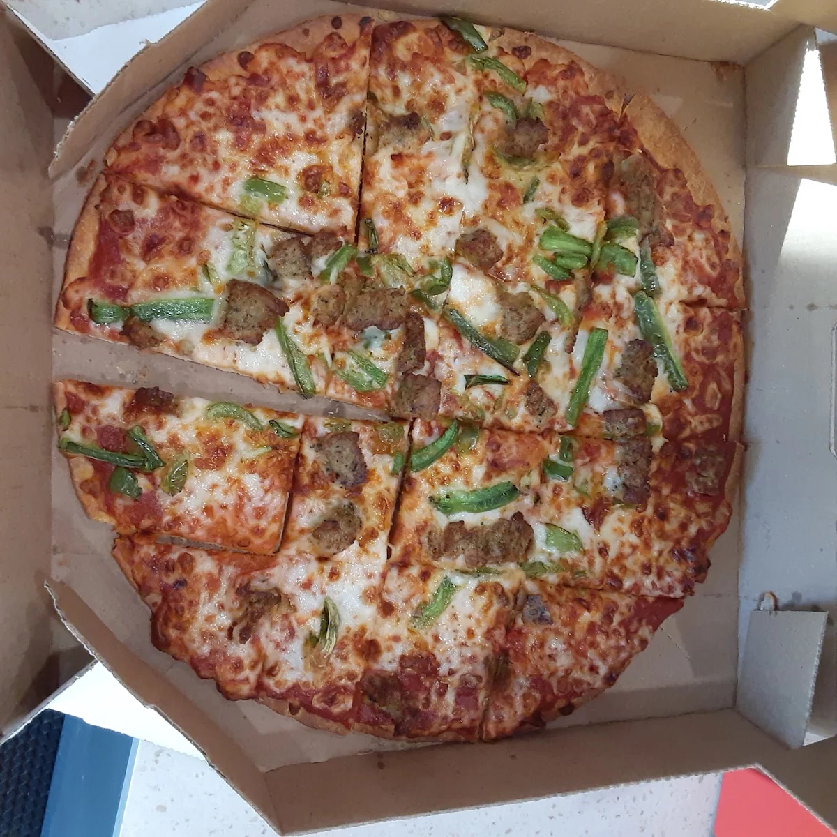 Thin Crust Sausage and Green Pepper Pizza Medium