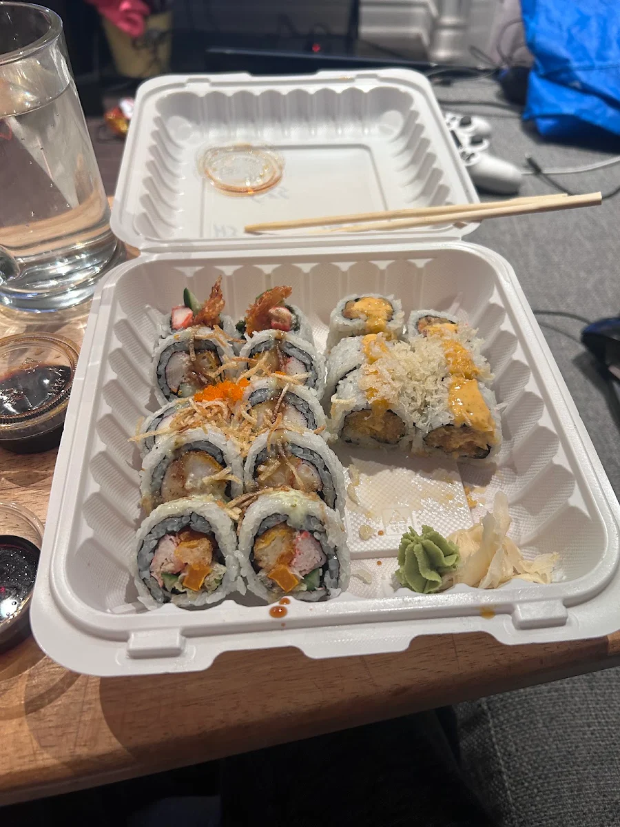 R4. Spicy Tuna Roll