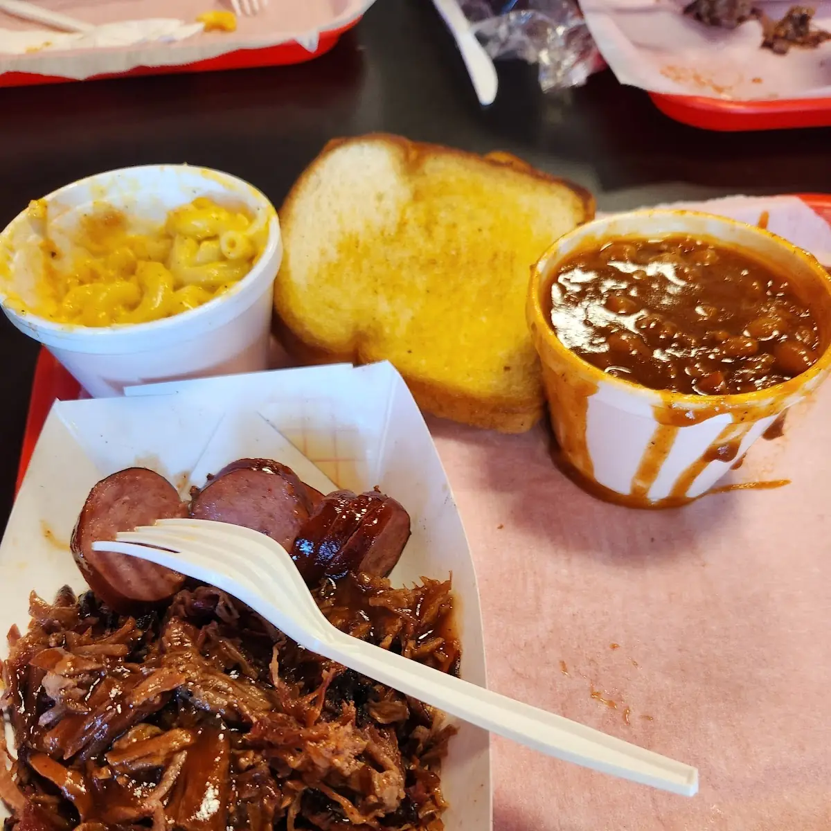 Pulled Pork Sandwhich with Mac and Cheese