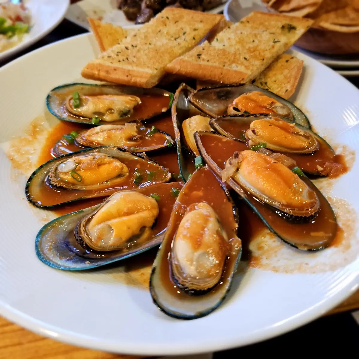 Mejillones En Salsa Picante