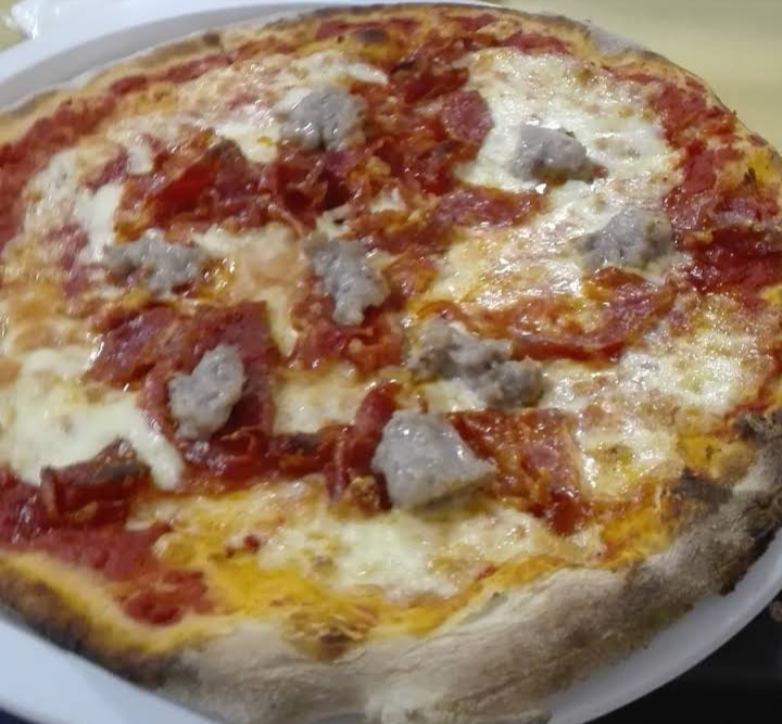 Highlights, Elie's The Original Lorenzo's Pizza