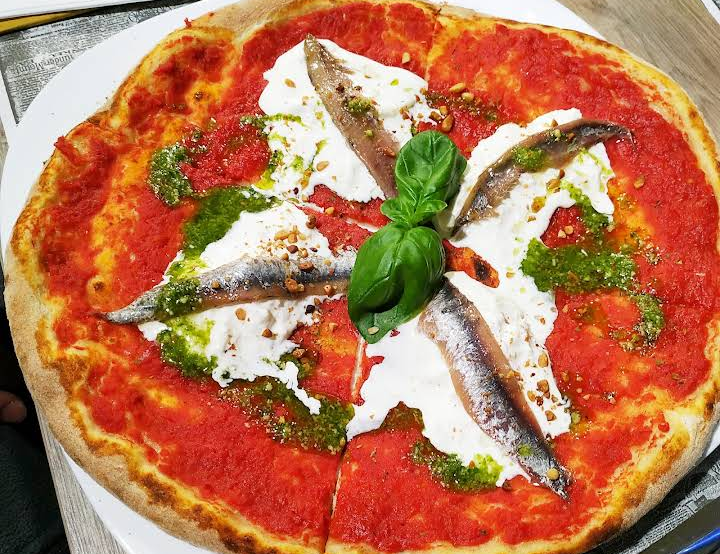 Highlights, Elie's The Original Lorenzo's Pizza