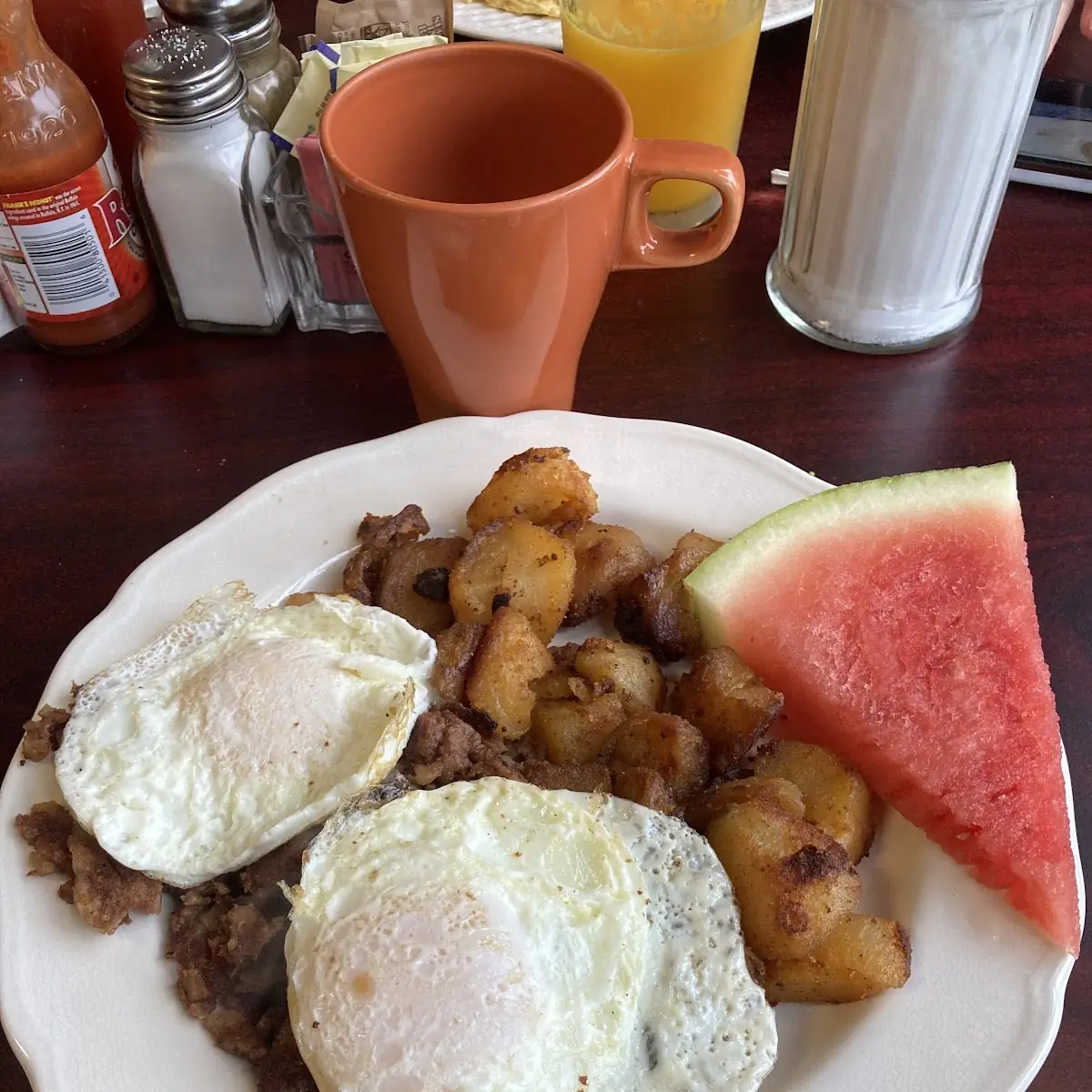 Two Eggs Com Beef Hash Honetes