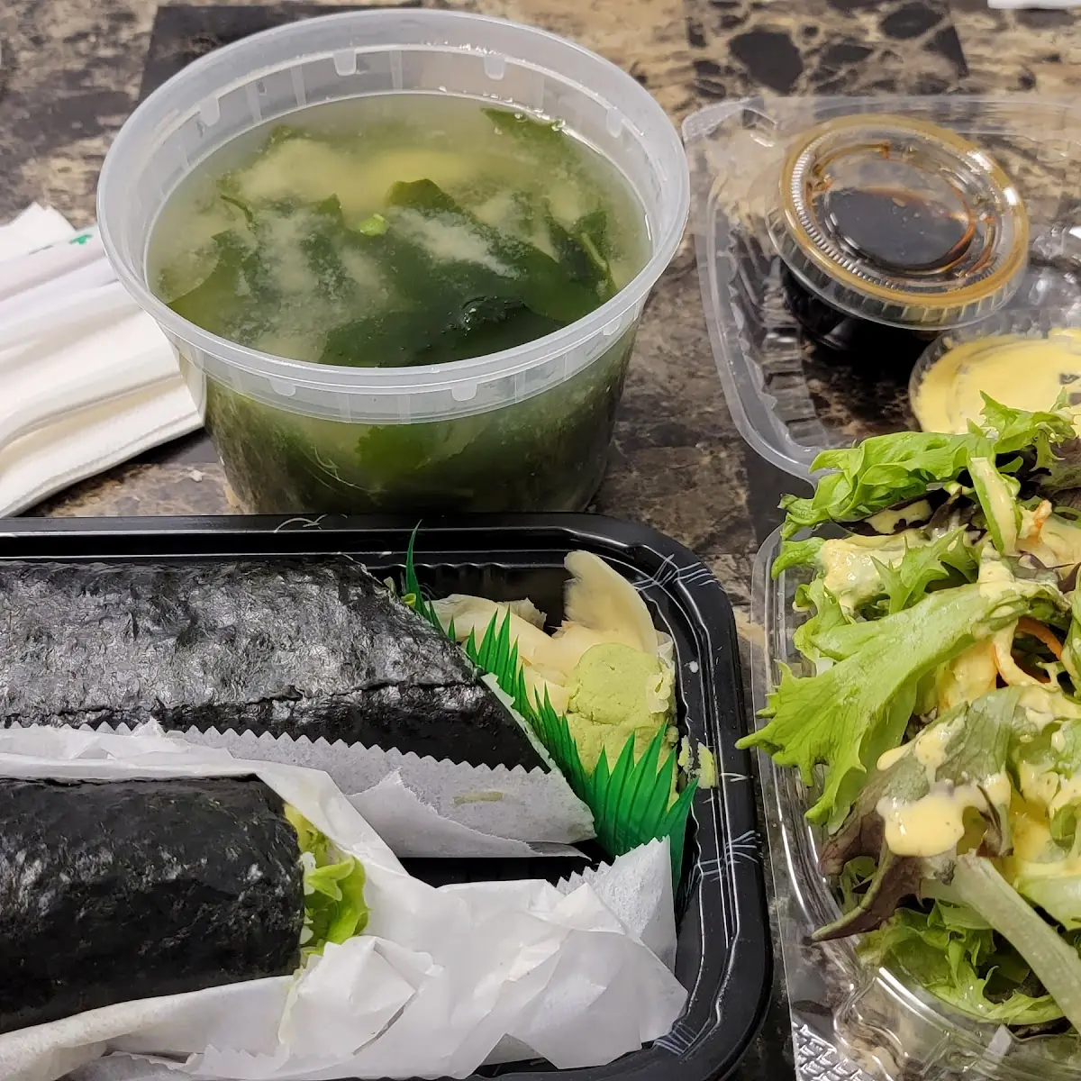 Salmon Hand Roll