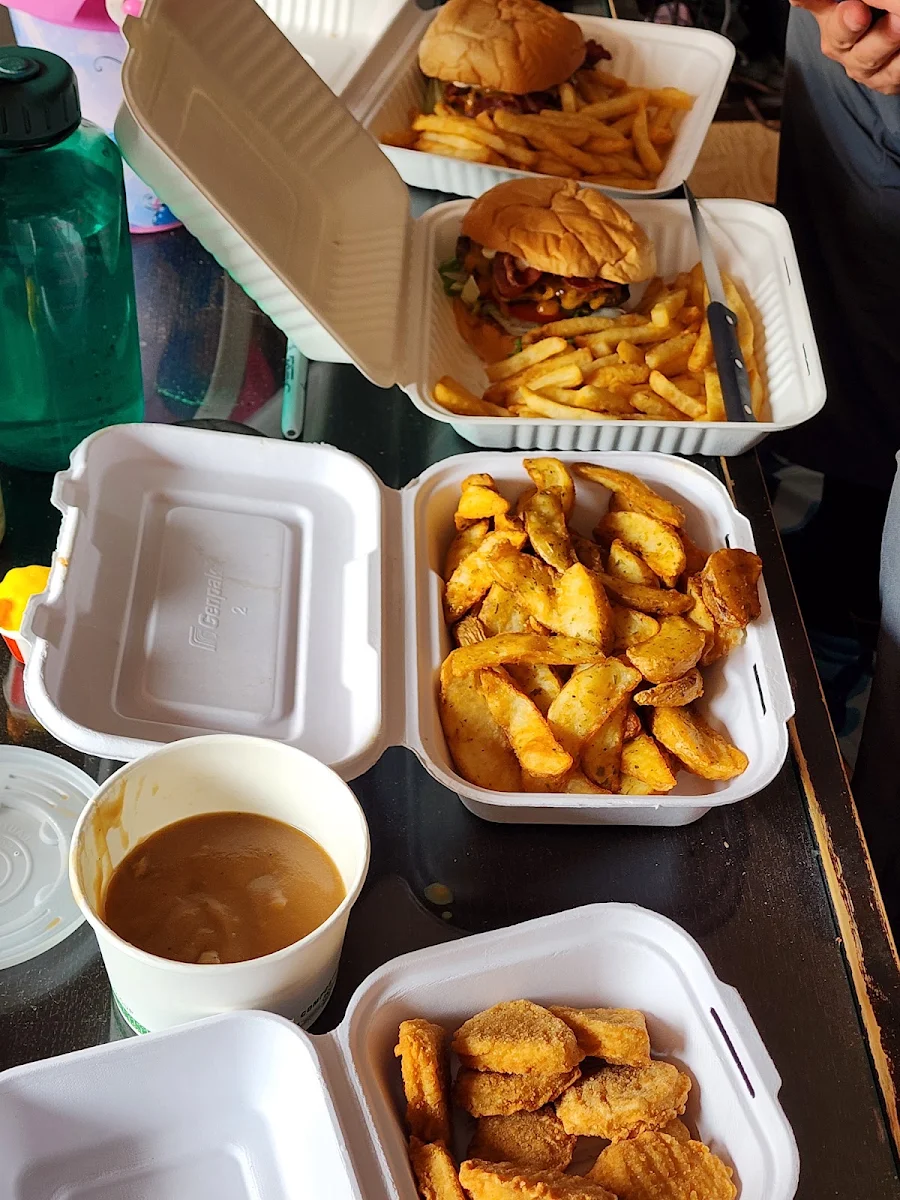 Mojos Nuggets Crispy Chicken Burger