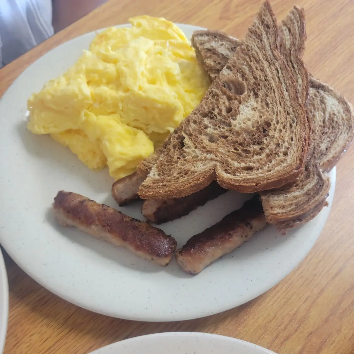 Scrambled Eggs & Sausage Links