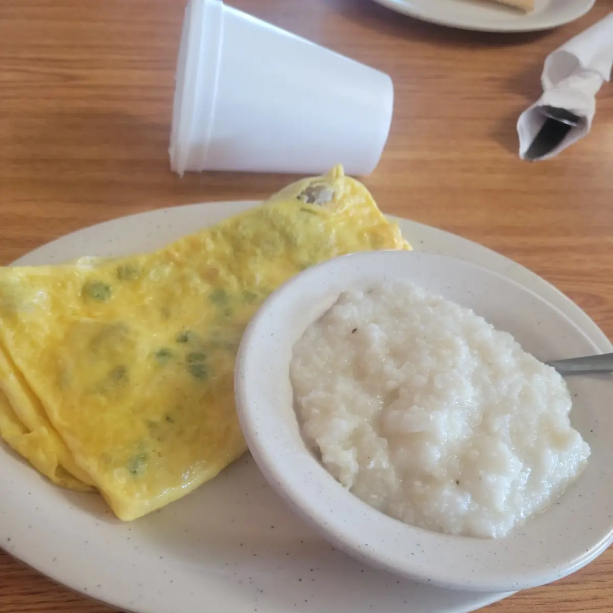 Western Omelette & Grits