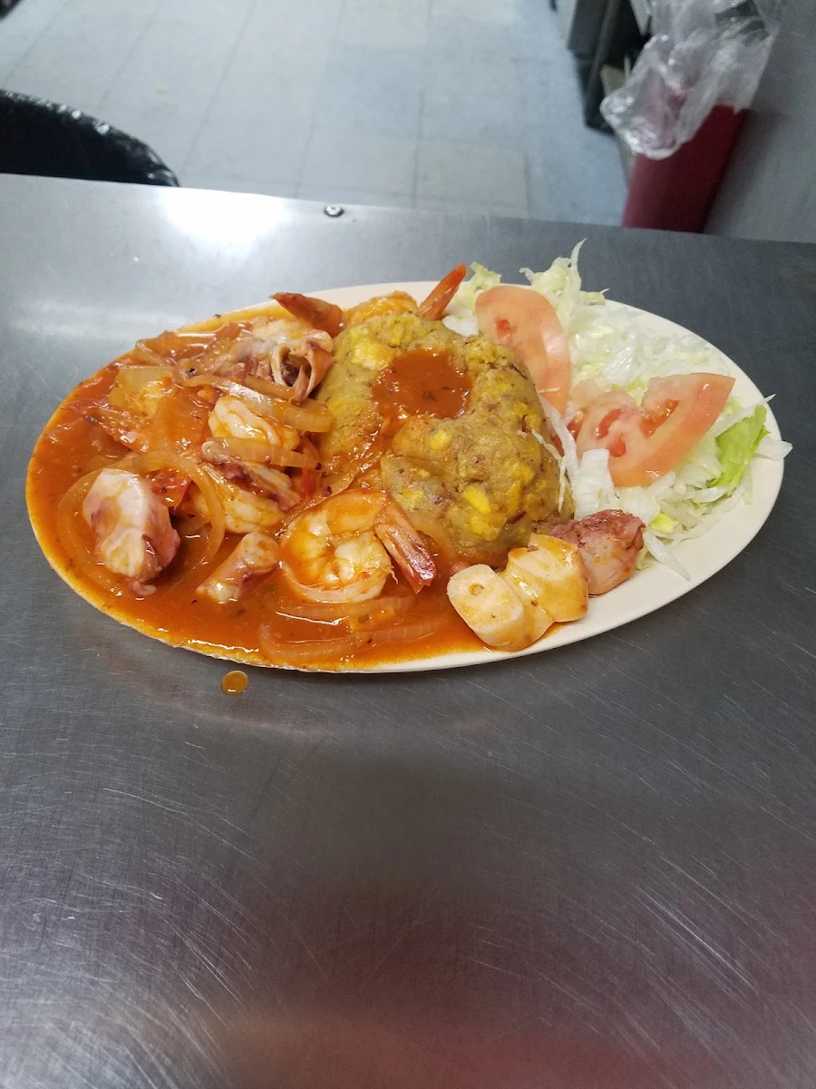 Mofongo Con Camarones En Salsa