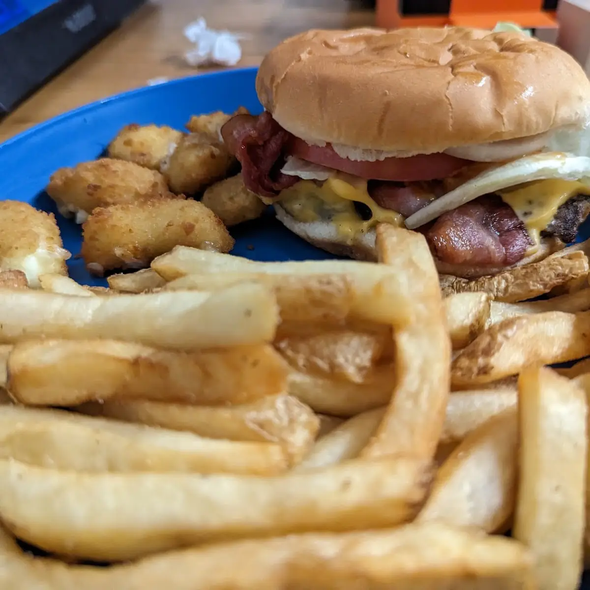 Small Burger Junior Plate with Fries and Cheese Bites