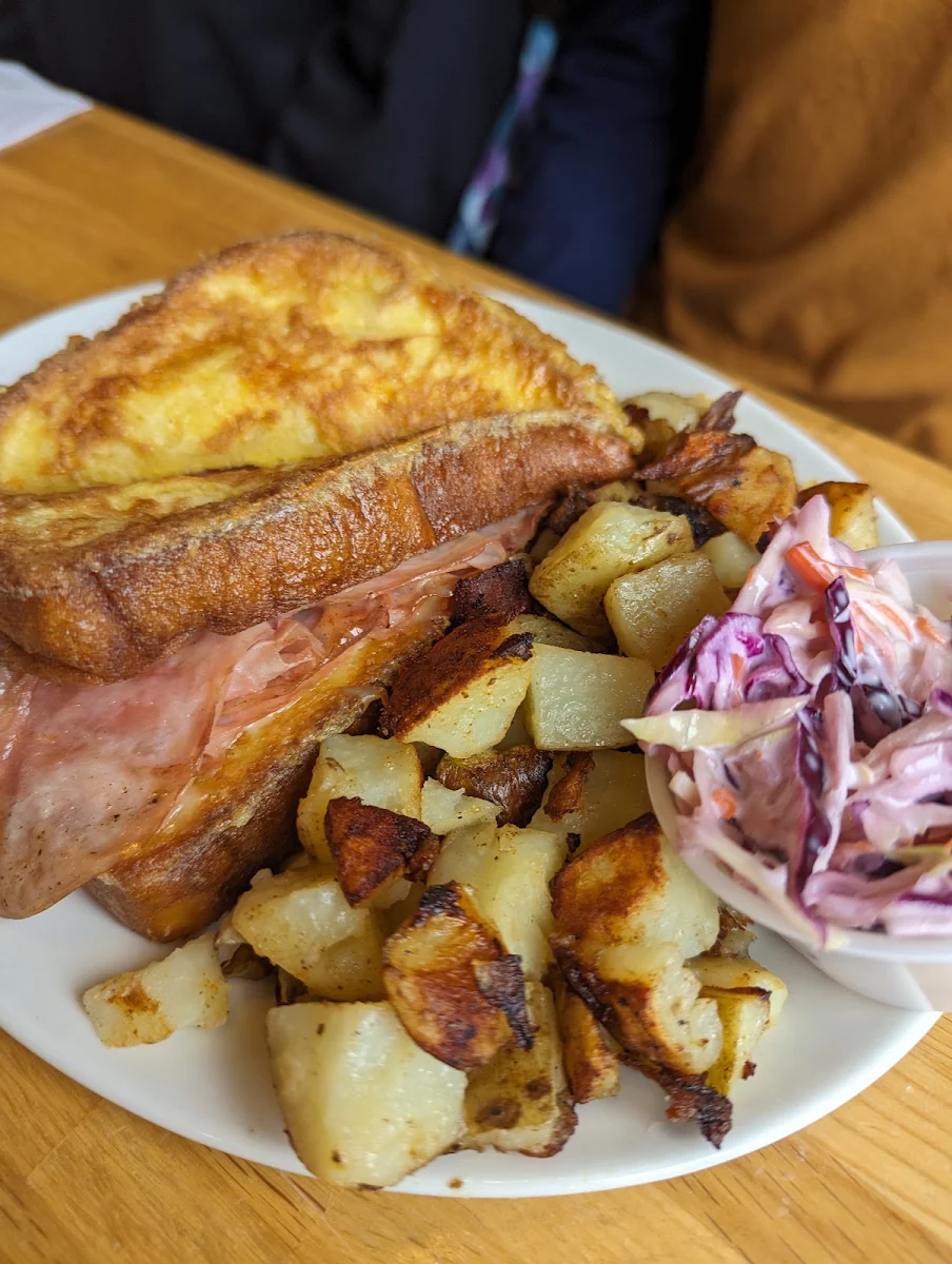 Monte Cristo, Sunset Grill