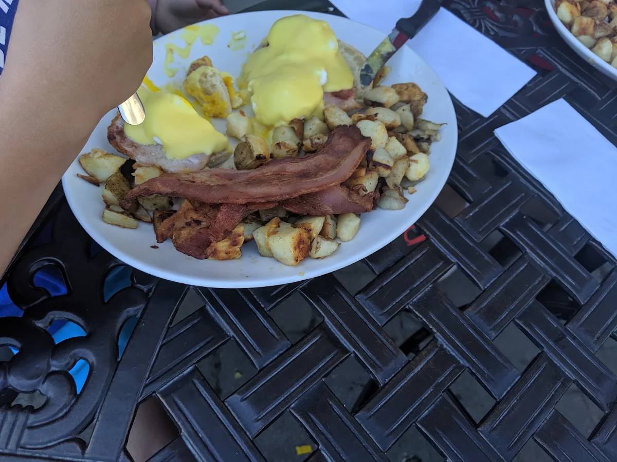 Sunset Breakfast Poutine, Sunset Grill