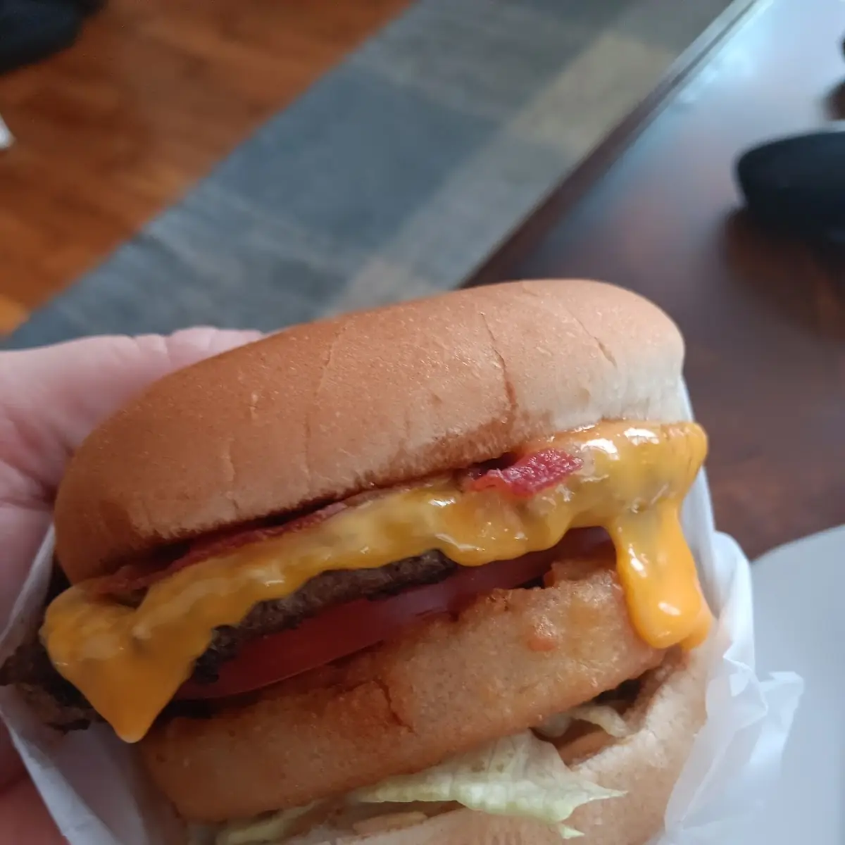 Bacon Cheeseburger & 6 Wings