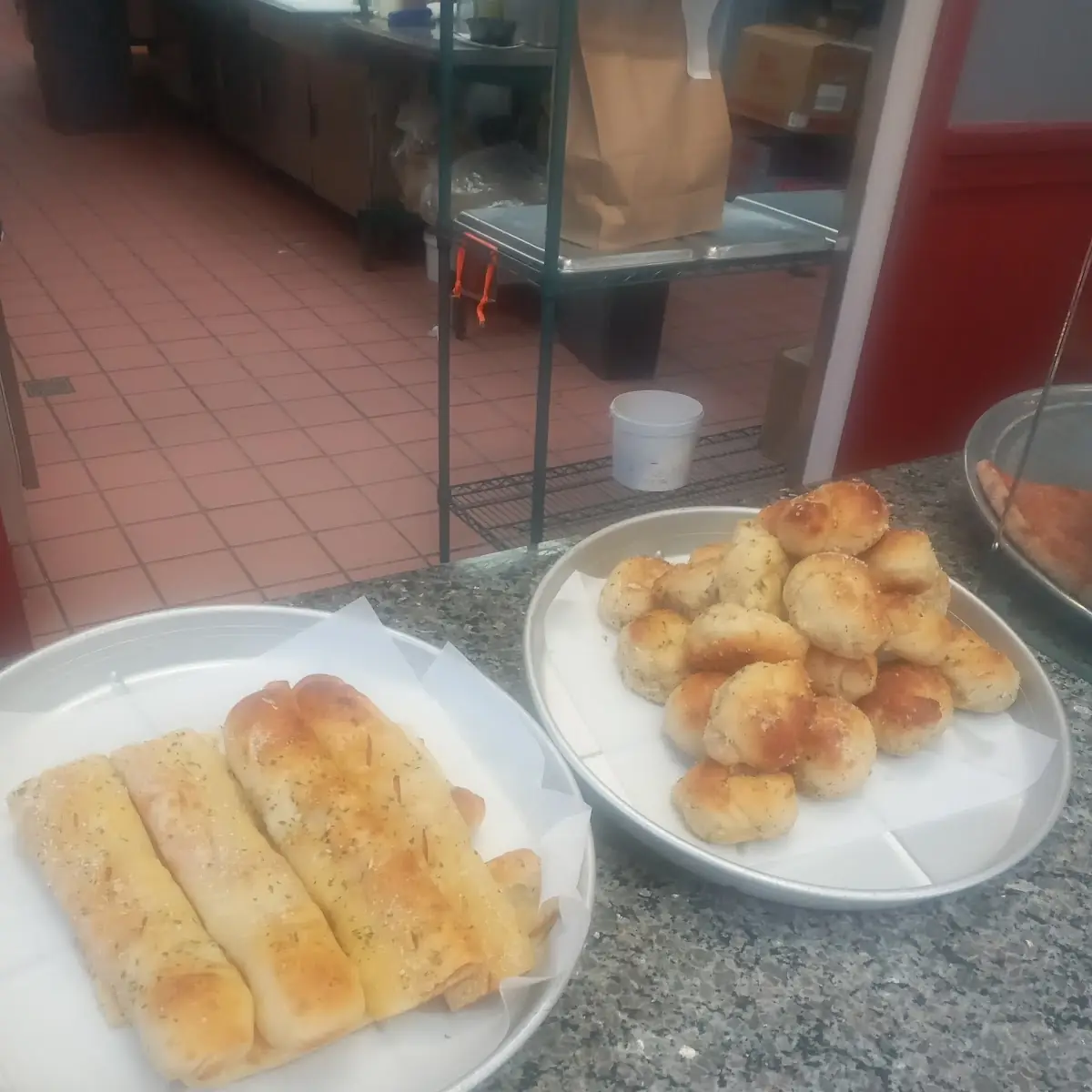 Peperoni Sticks and Garlic Knots Por Docena