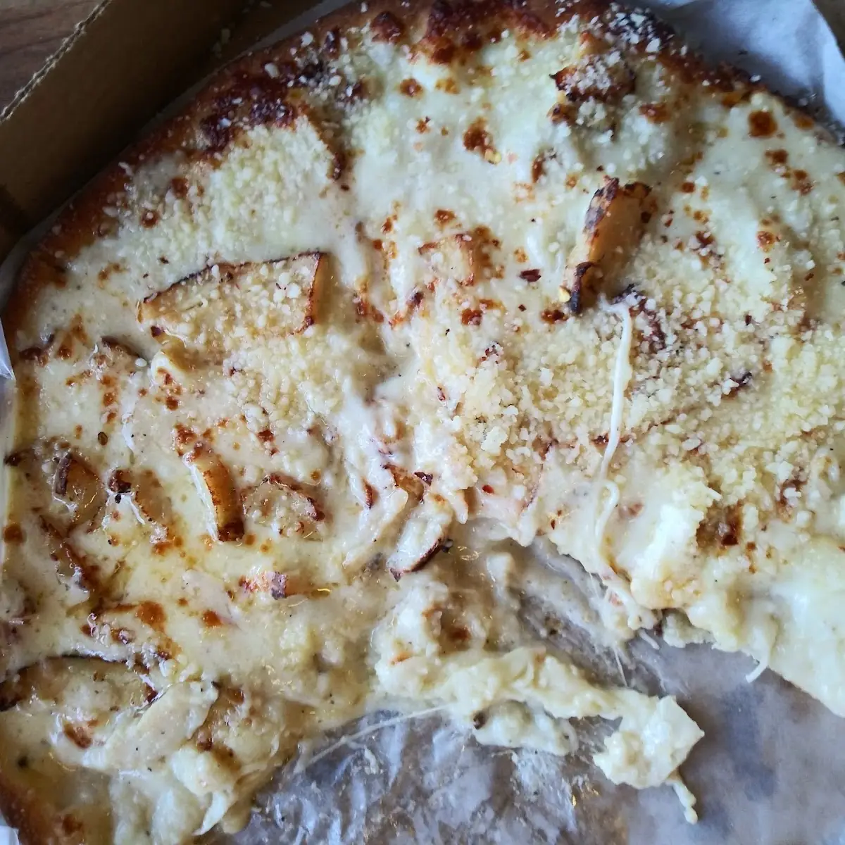 Chicken Alfredo Pizza