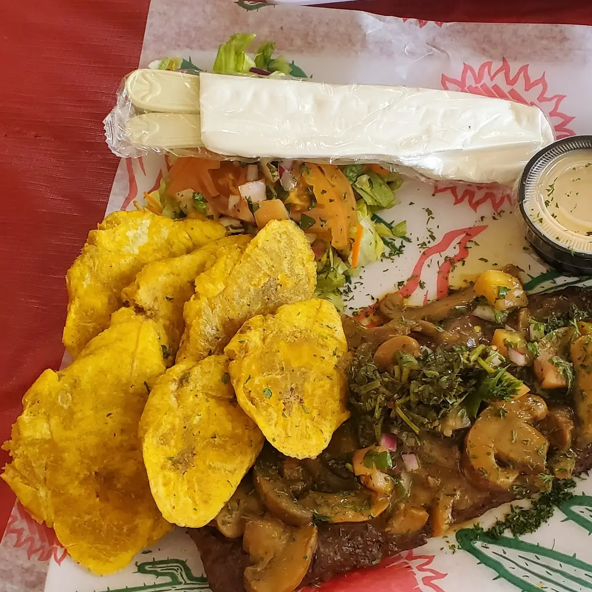Churrasco En Salsa de Setas Con Tostones