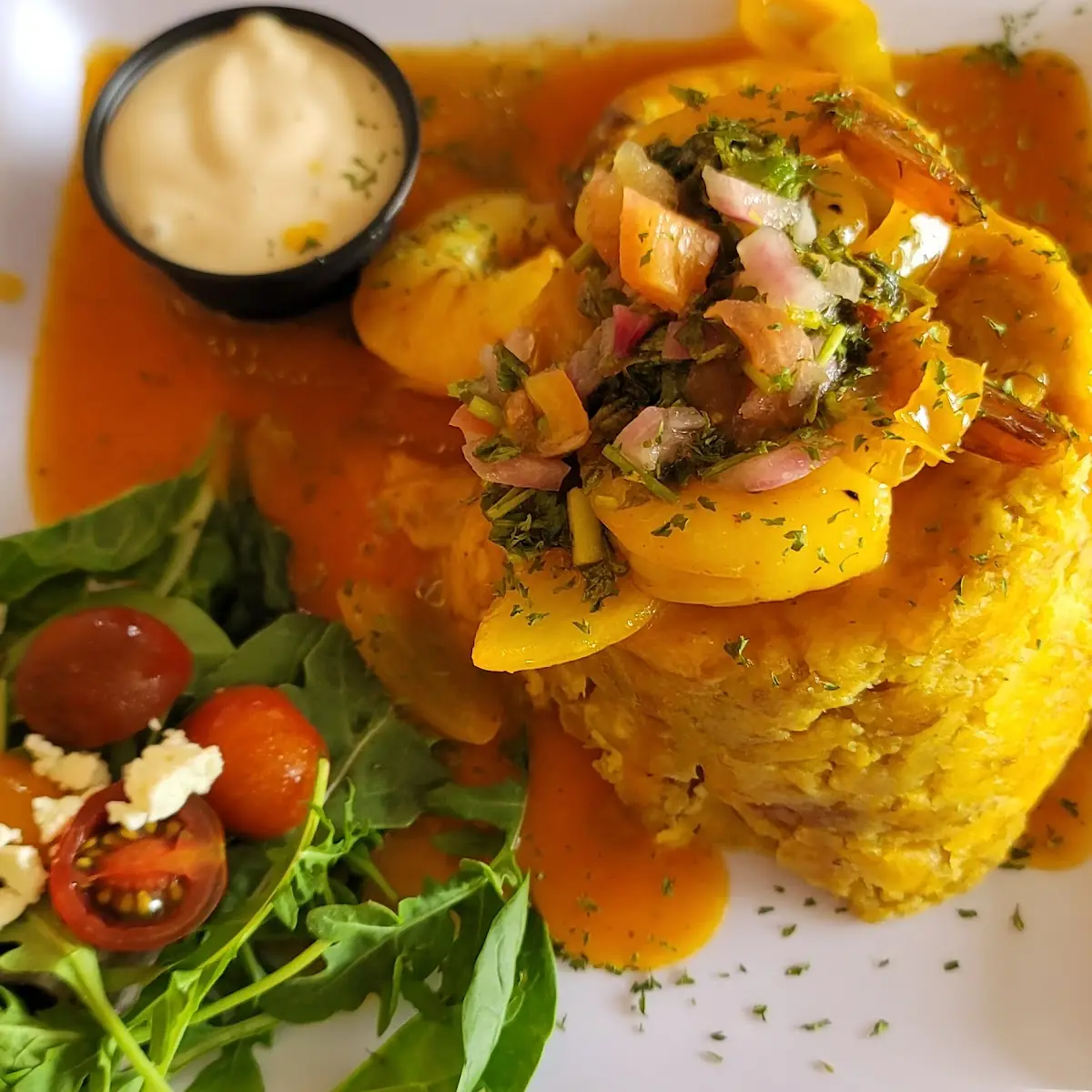 Mofongo Relleno de Camarones En Salsa Criolla