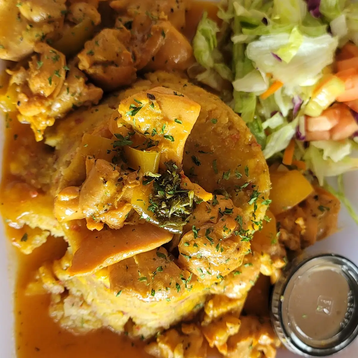 Mofongo Relleno de Pollo A la Criolla