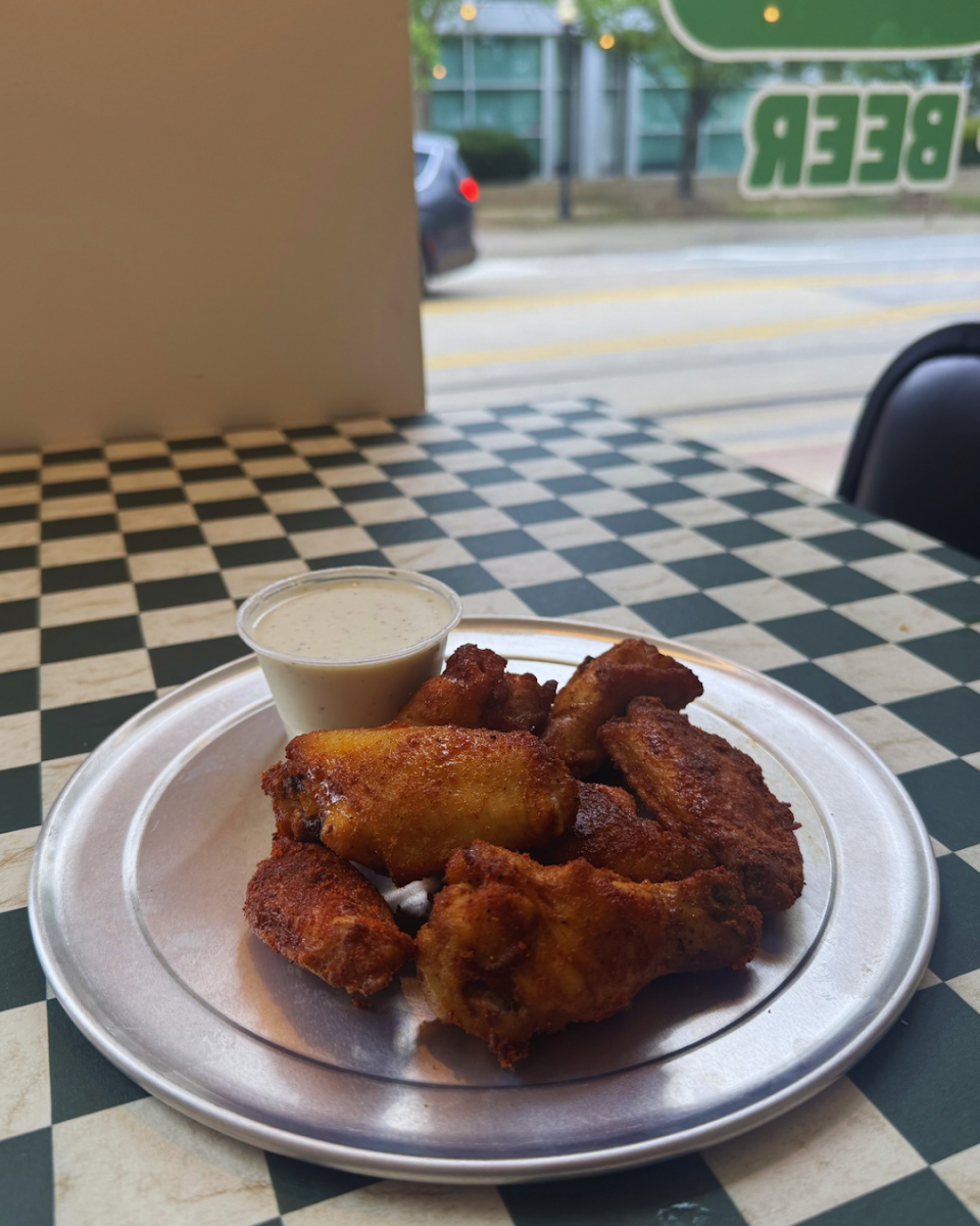 Chicken Wings with Dipping Sauce