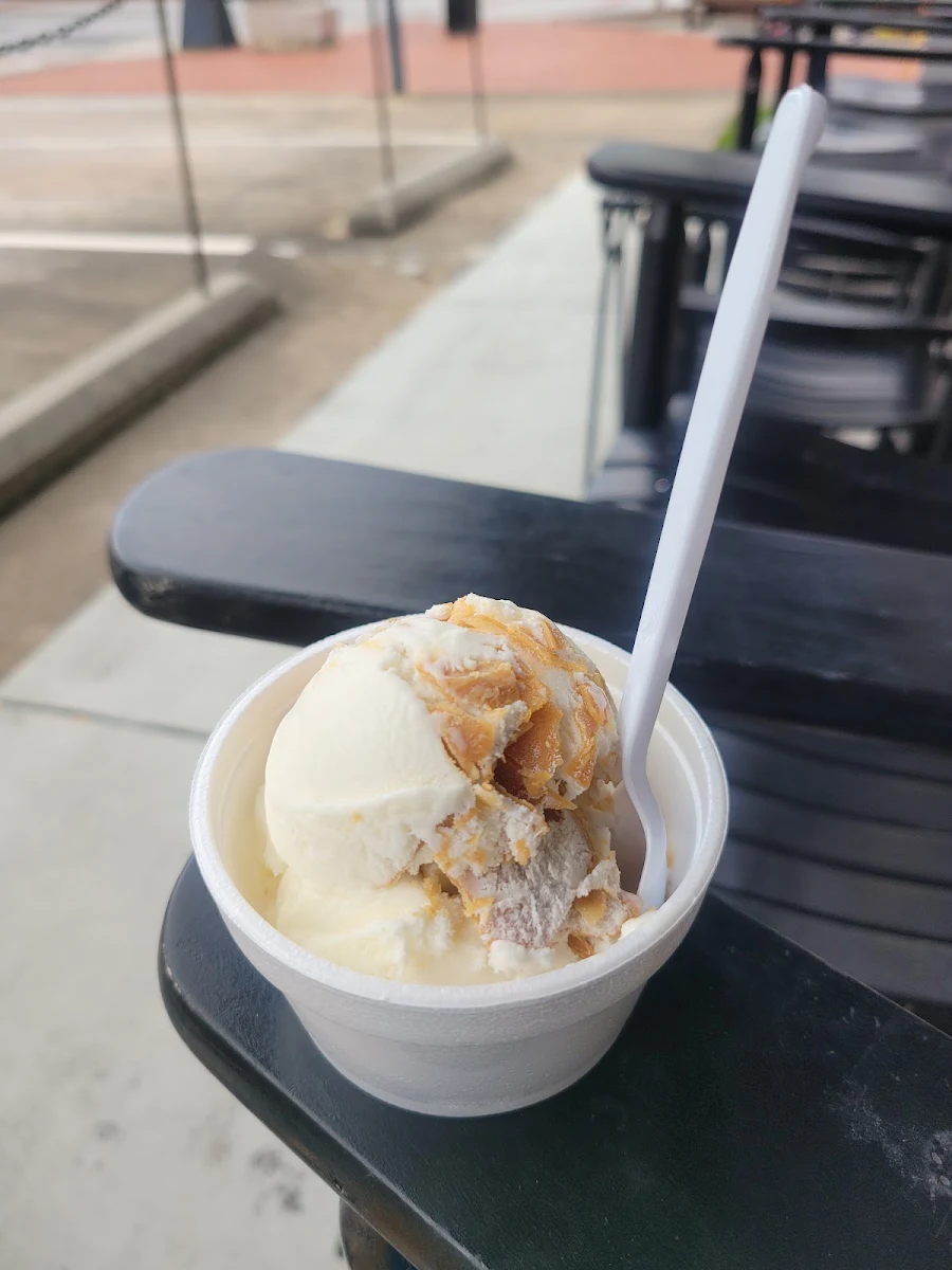 White Chocolate Peanut Butter Ice Cream