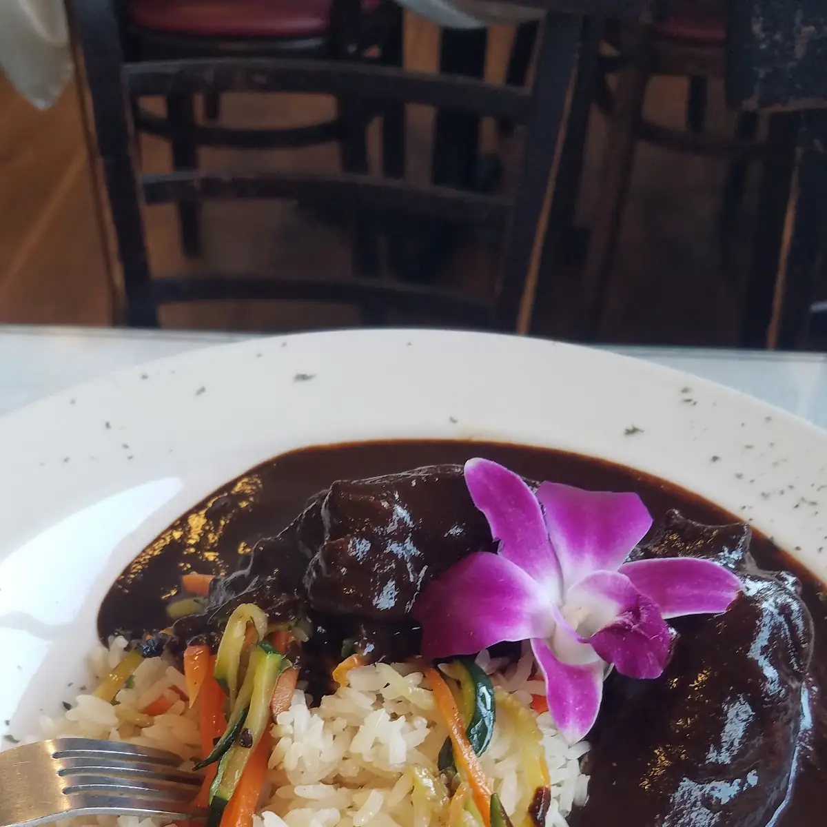 Pollo En Mole Oaxaqueño
