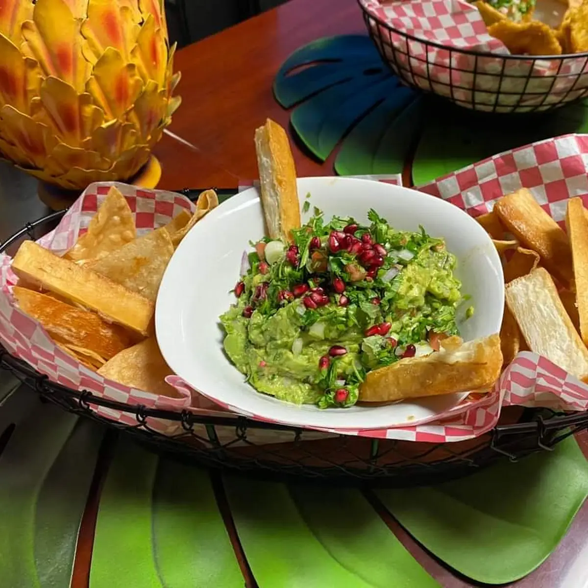 Guacamole Con Yuca Frita