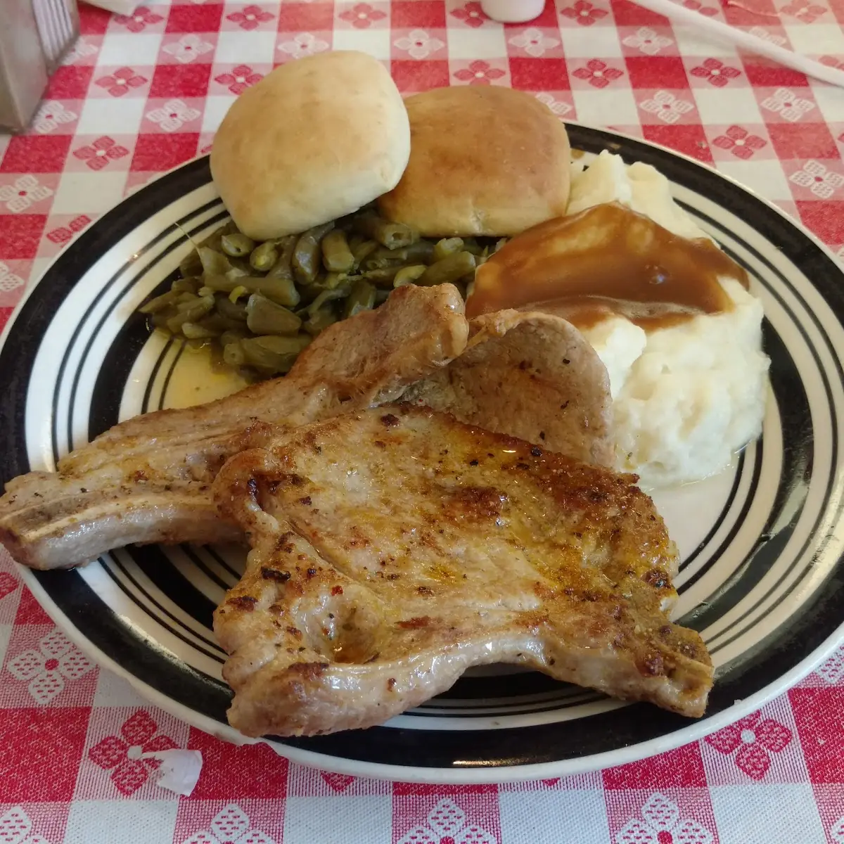 Grilled Pork Chops with Green Beans and Mushed Potatoes