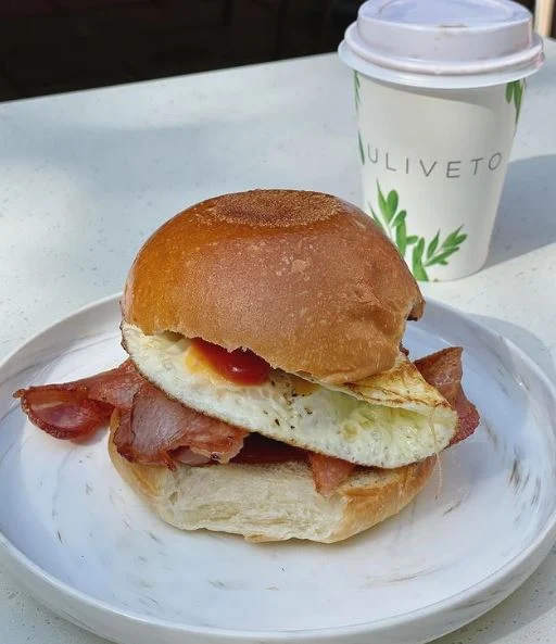 Bacon and Egg Roll, Uliveto