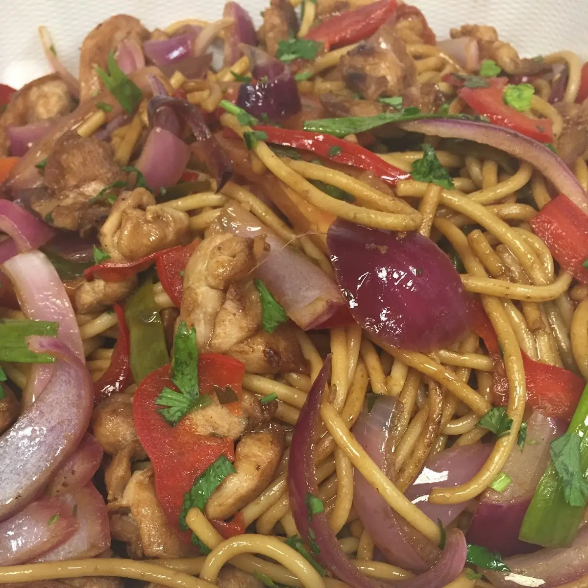 Tallarin Saltado Con Pollo