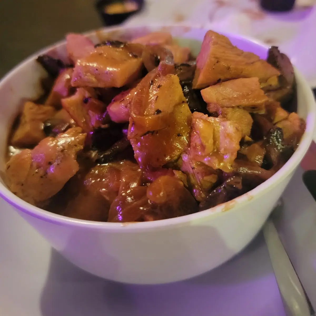 Mofongo Relleno de Pollo En Salsa de Zetas