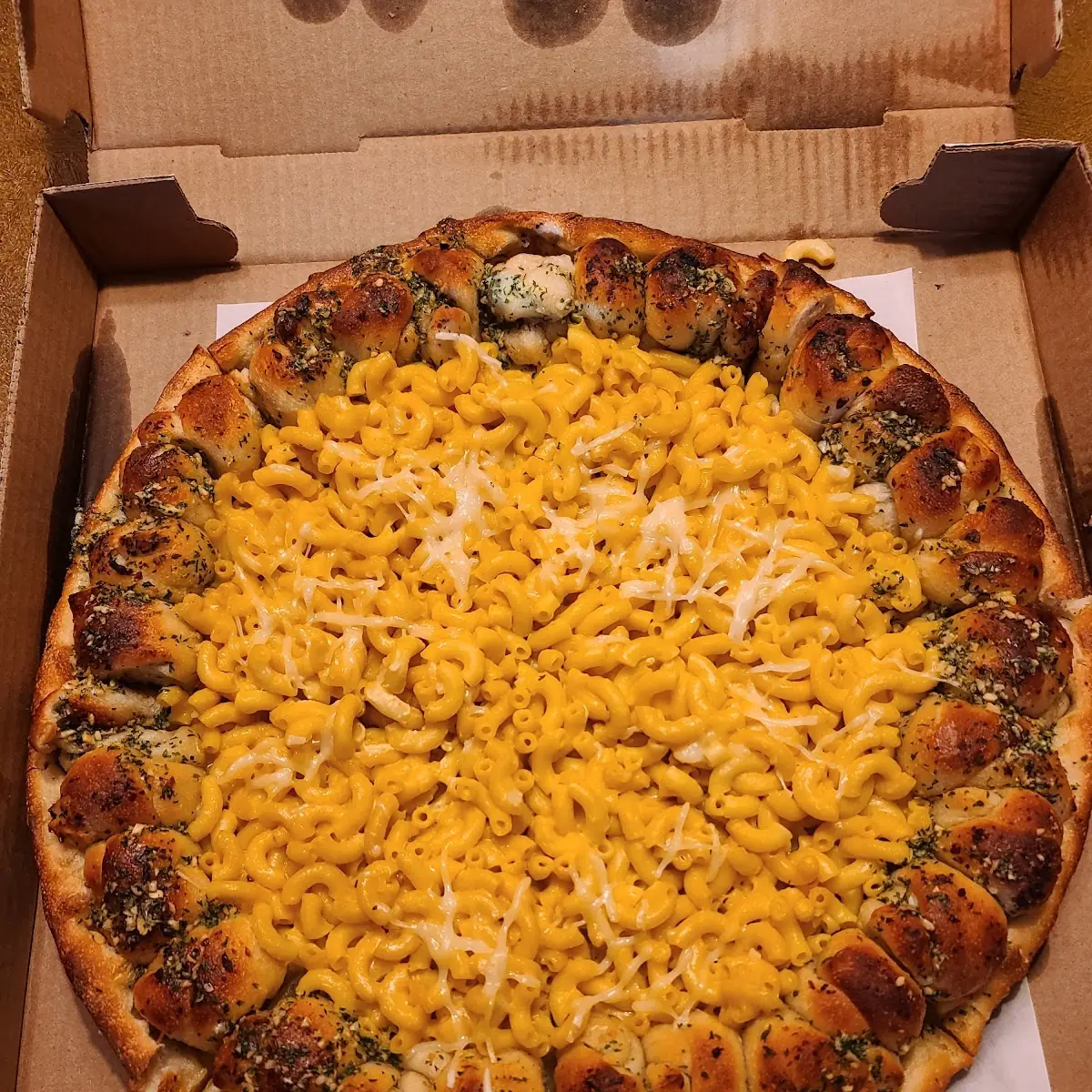 Vegan Mac and Cheese Garlic Knot Pizza