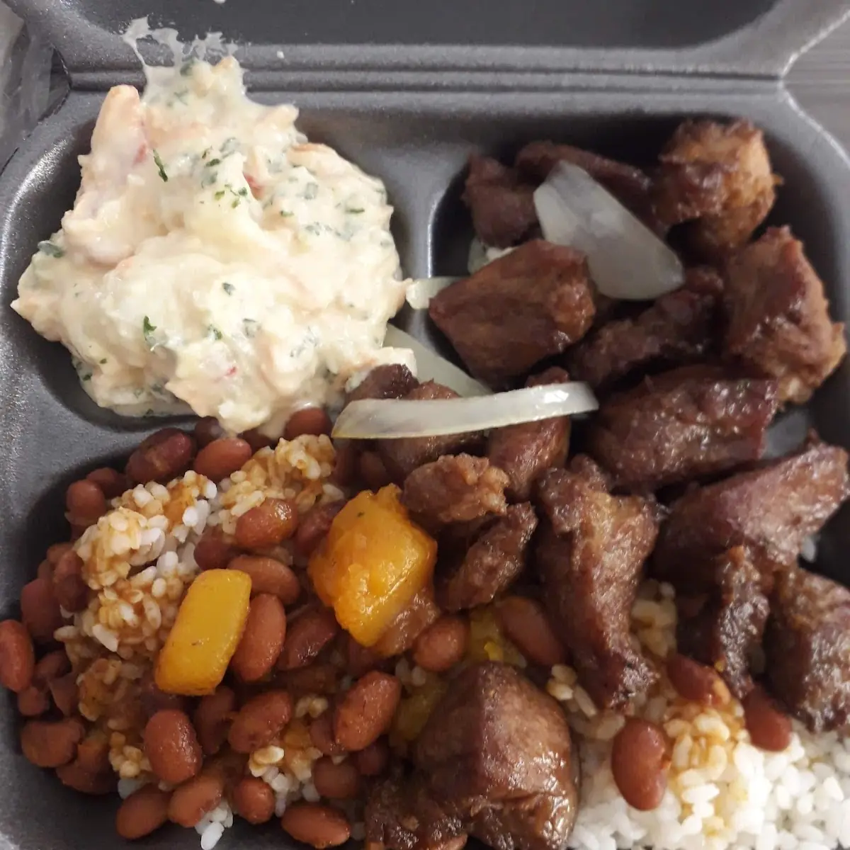Arroz Habichuelas Y Carne Frita