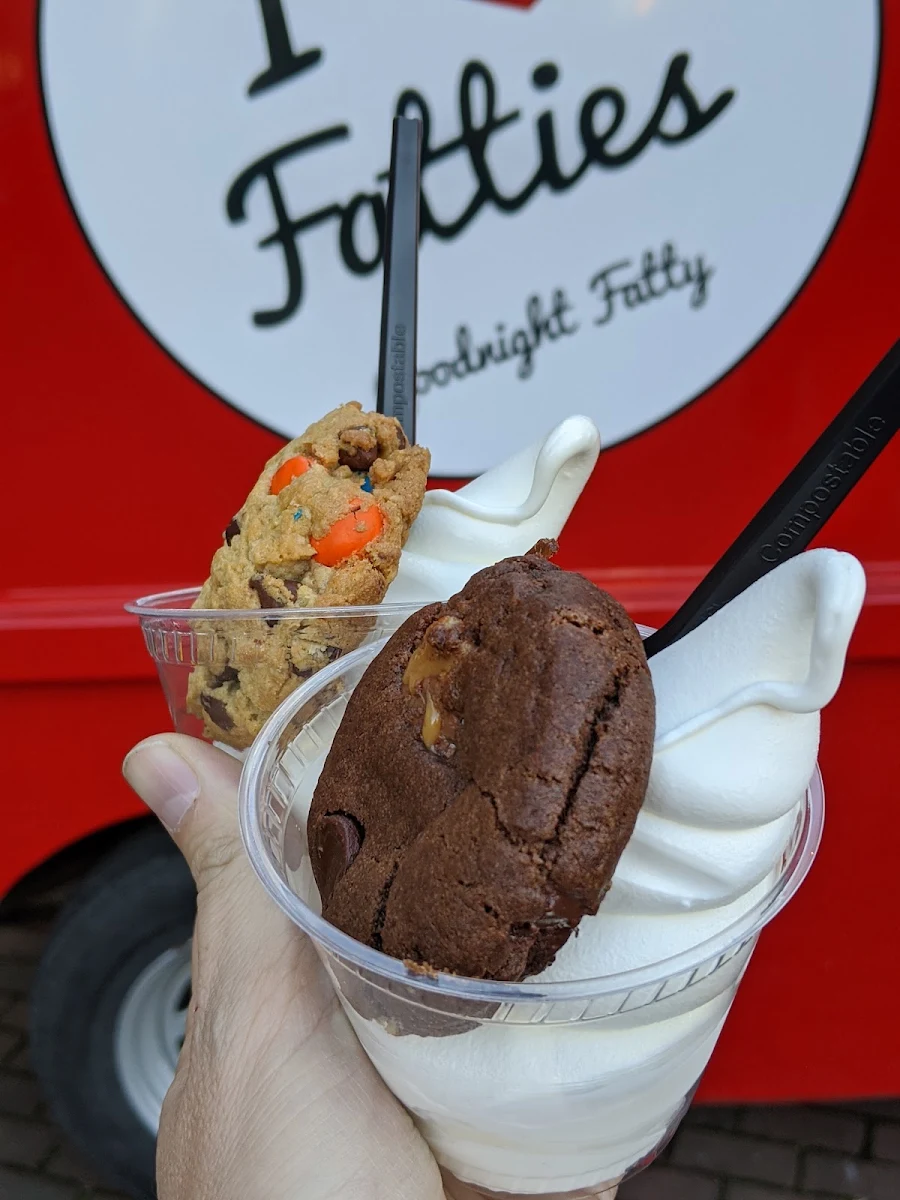 Cookies with Soft Serve Ice Cream