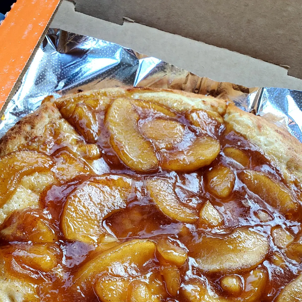Apple Pie Pizza