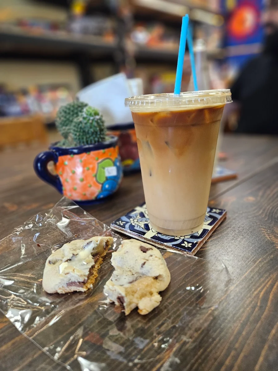 Iced Unsweet Black Tea (20 oz)