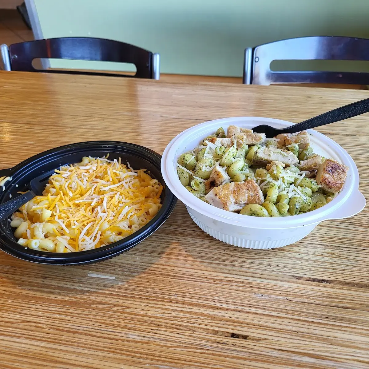 Wisconsin Mac & Cheese and Pesto Pasta with Chicken