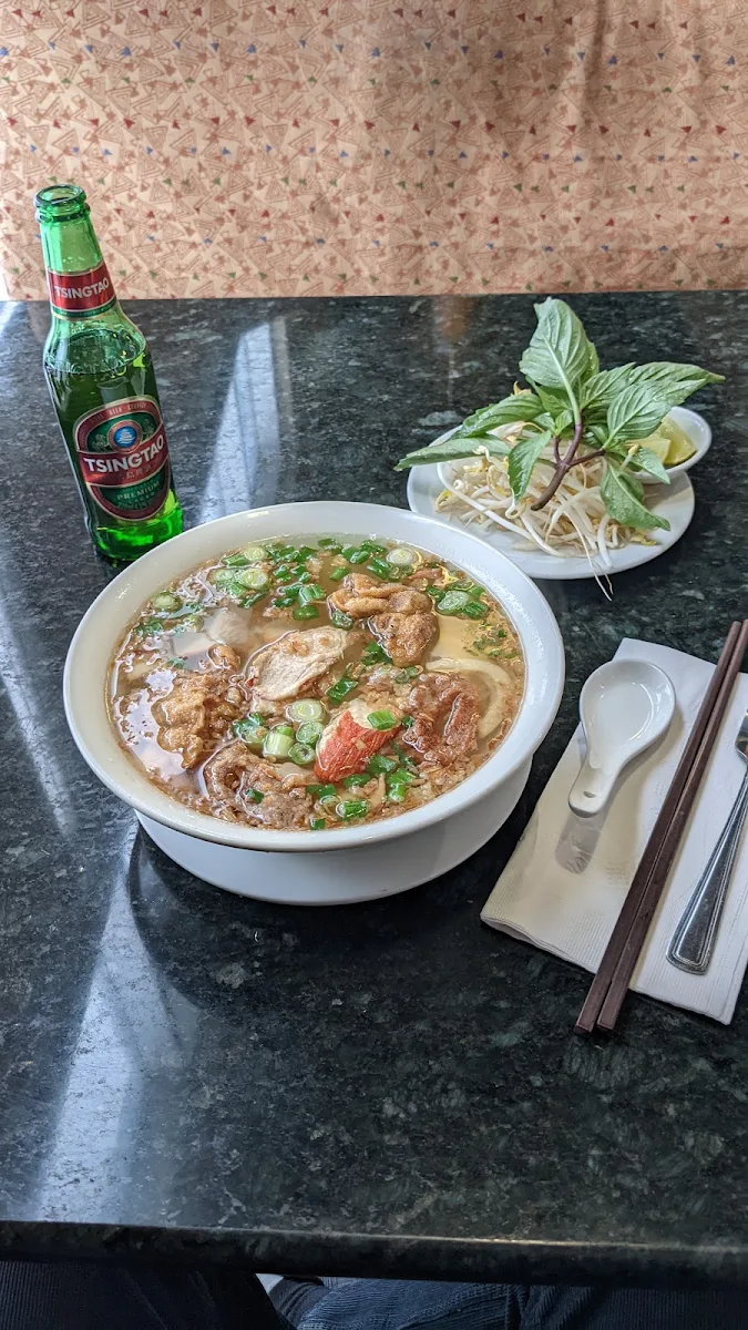 Special Nha-Than Seafood Soup, Nha Trang Restaurant