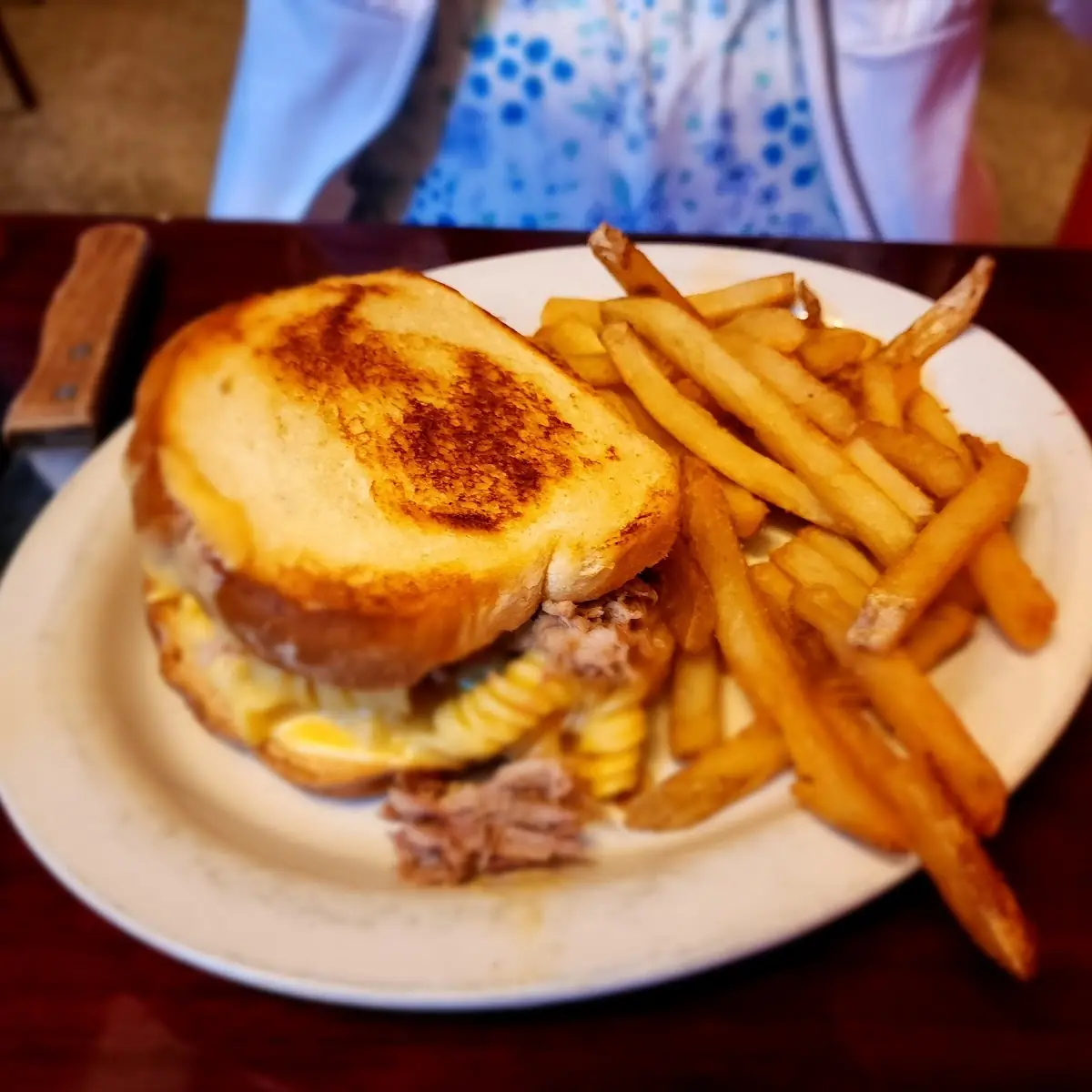 Pulled Pork and Mac Cheese Grilled Cheese Sandwich