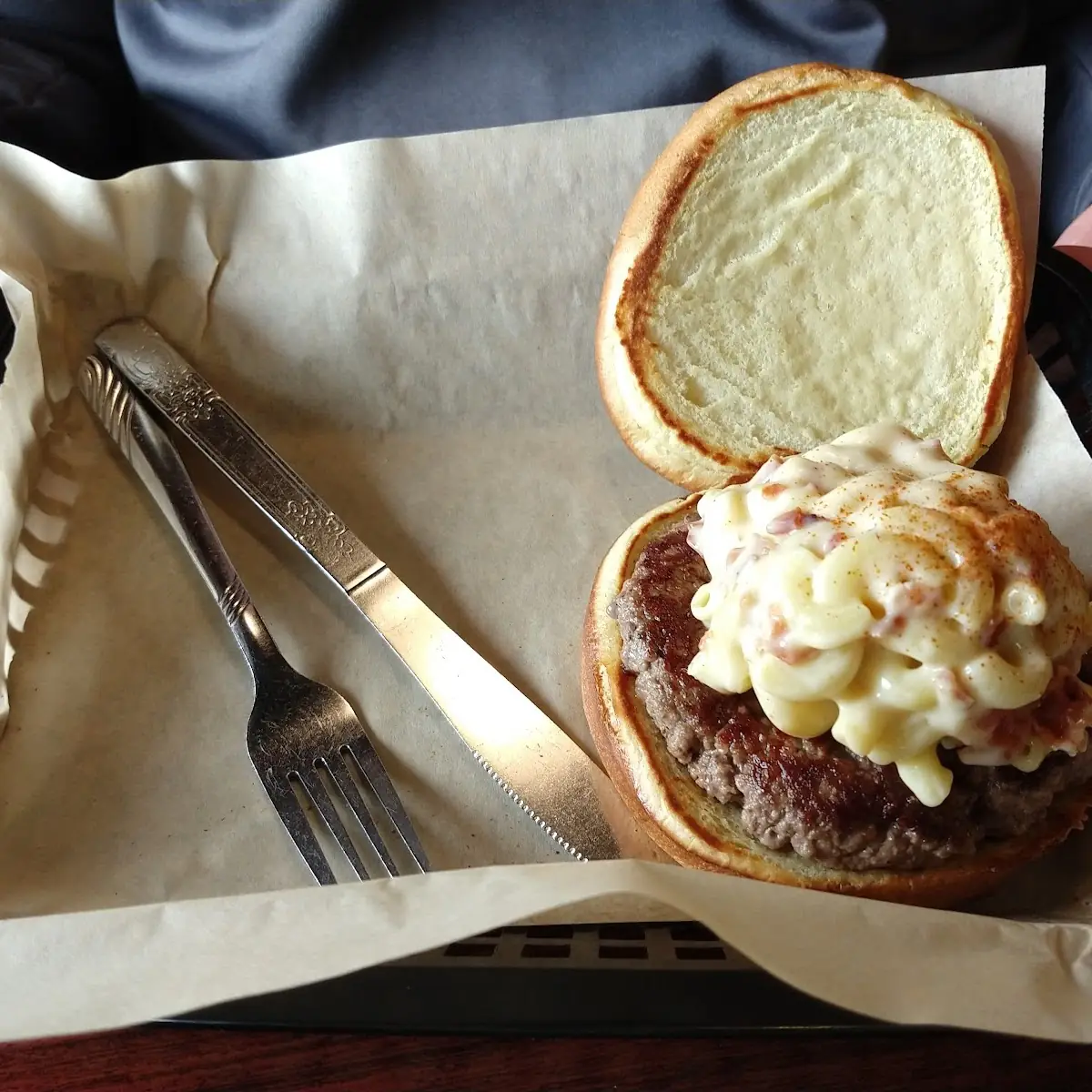 Bacon Mac and Cheese Burger