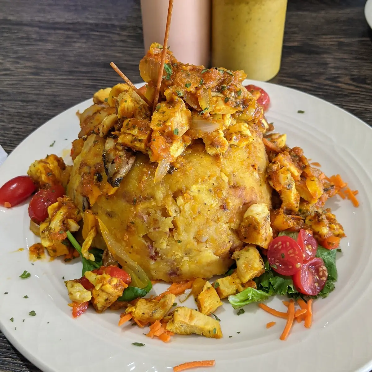 Mofongo Relleno De Pollo Al Ajillo