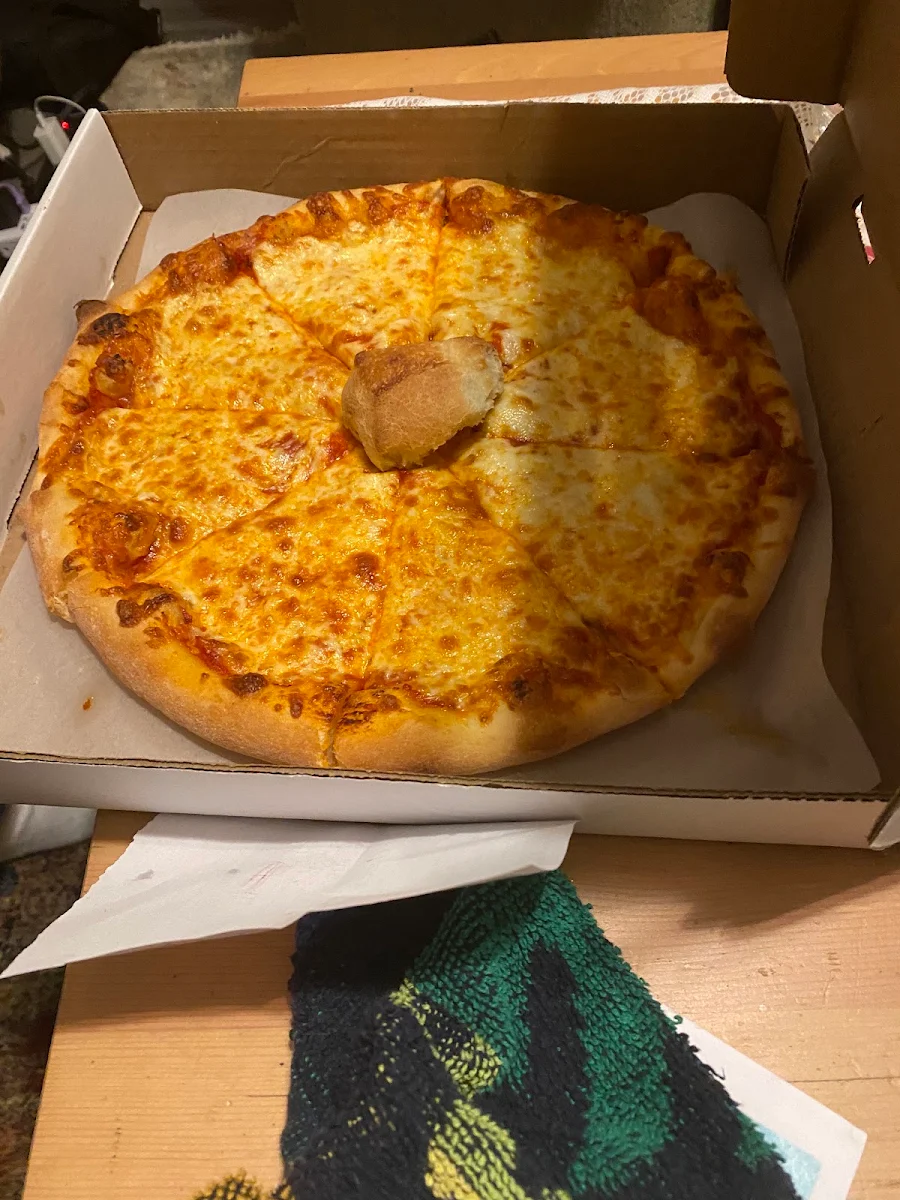Cheese Pizza, Oscar’s Pizzeria