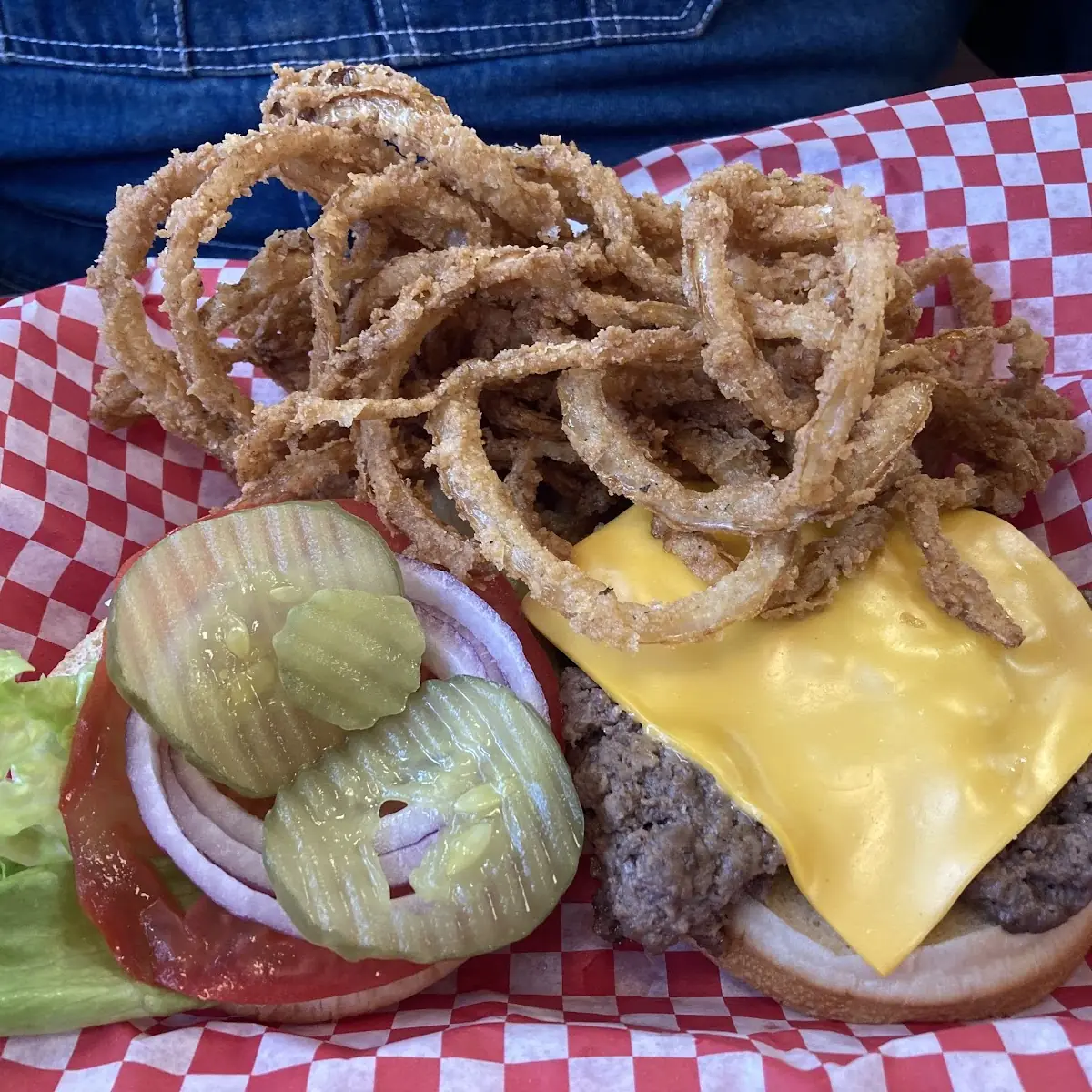 Cheeseburger with Onion Rings