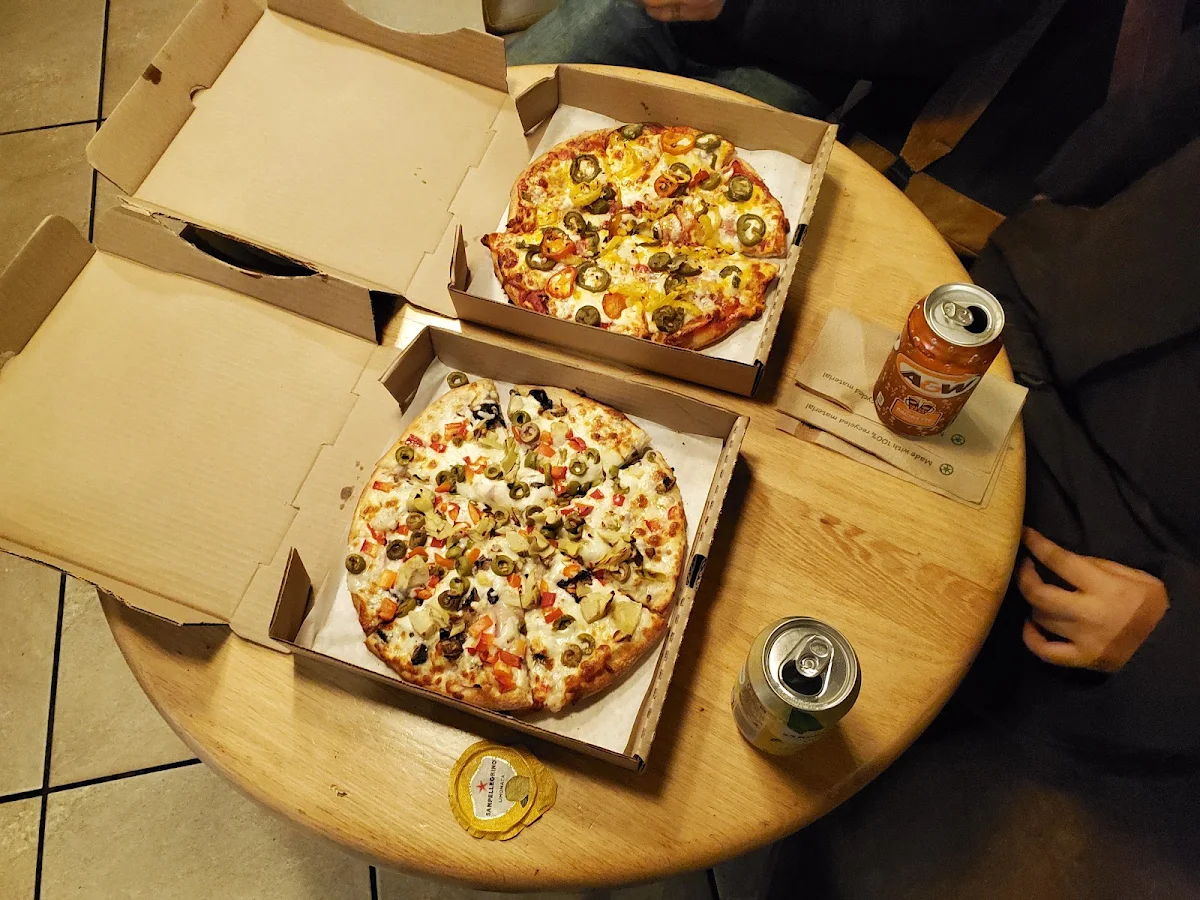 Highlights, Thor's Pizzeria