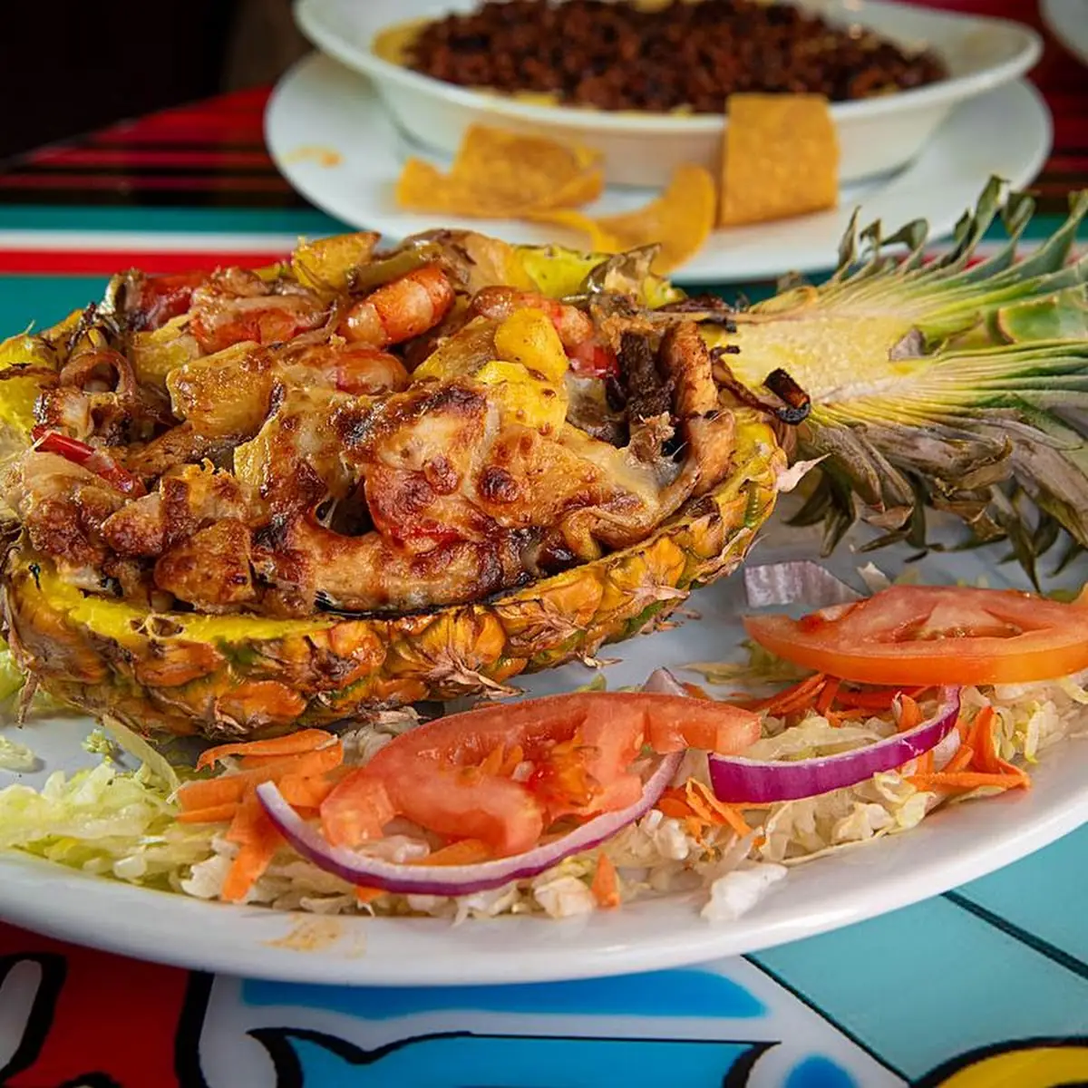 Piña Loca de Mariscos