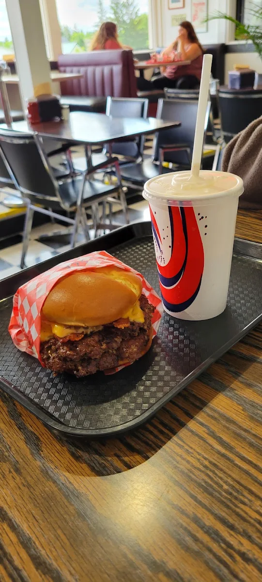Bacon Double Cheeseburger, Dari Isle Drive-In