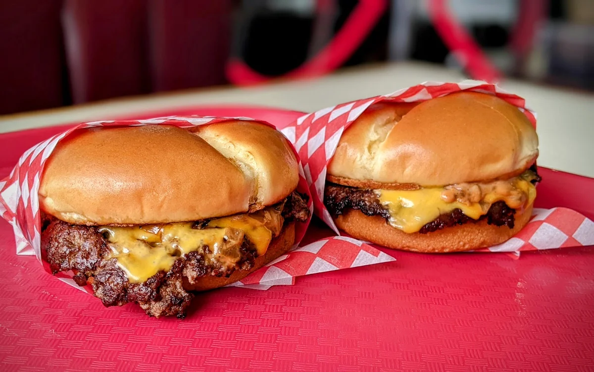 Cheeseburgers, Dari Isle Drive-In