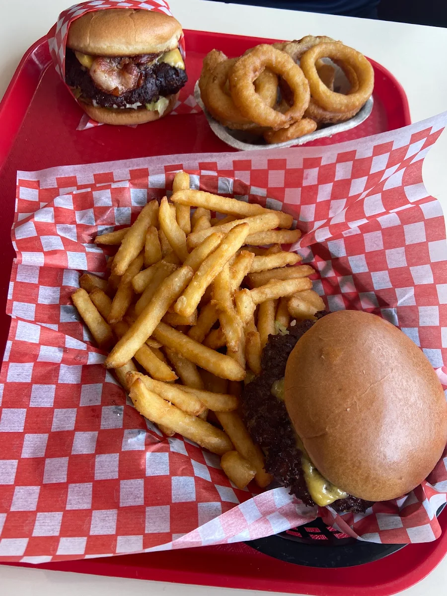 Hamburger with Lettuce and Tomato Added, Dari Isle Drive-In